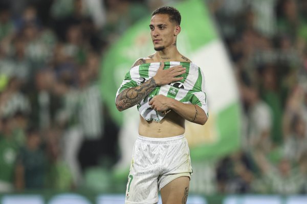 Marca: Manchester United vẫn có tiền không được trả khi mua Anthony. Tôi hy vọng Betis sẽ trả nó, nh